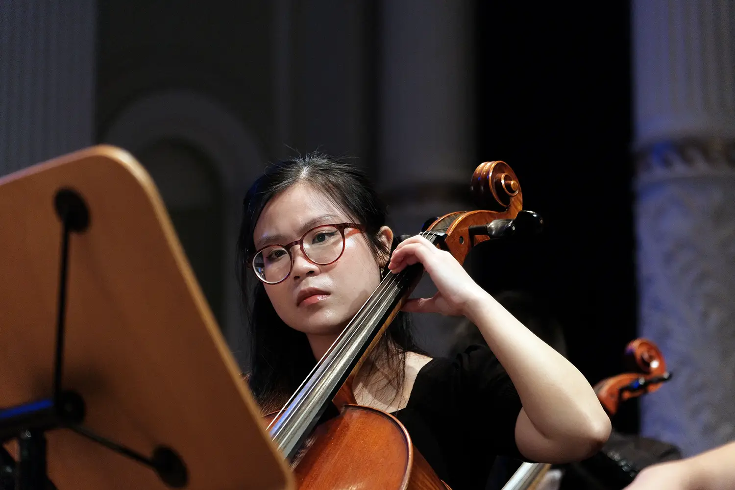 Cello Teacher Vy Le